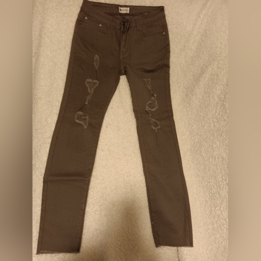 NWOT Gray Jeggology Distressed Jeans